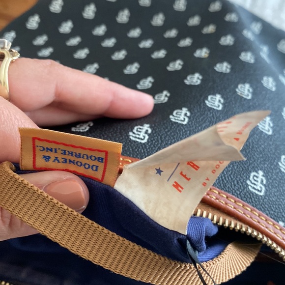 Dooney & Bourke Giants edition purse - Picture 11 of 16